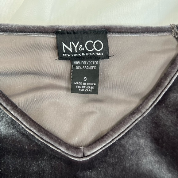 NY & Co Women's Y2K Blouse Top Crushed Velvet Gray Long Sleeve Small - Picture 5 of 9